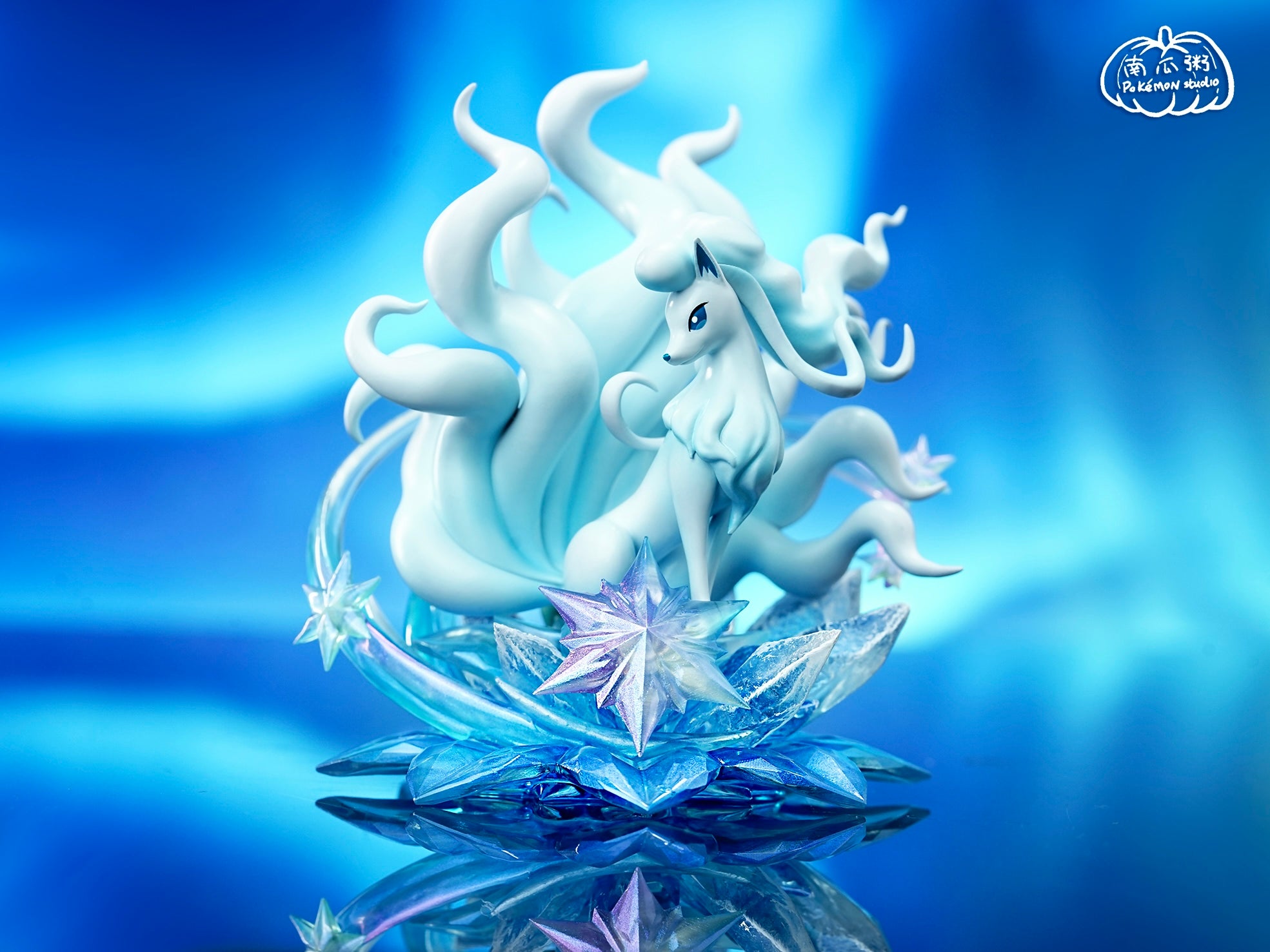 Ninetales フィギュア 月と雲のデザイン Ninetales フィギュア 月と雲のデザイン Ninetales フィギュア 月と雲